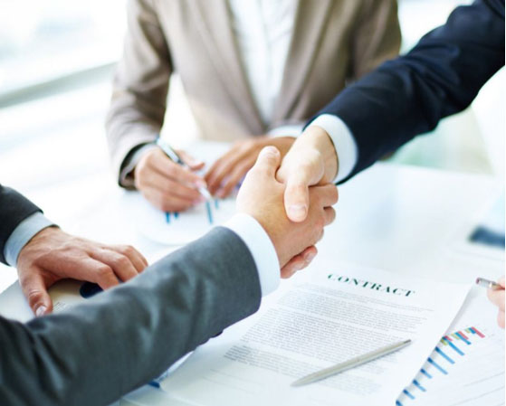 在多工位冷鐓機(jī)的設(shè)計(jì)和制造中，如何考慮生產(chǎn)效率和加工精度的平衡？有哪些優(yōu)化措施和技術(shù)？